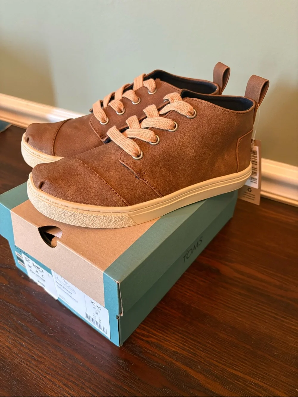 Boys Tom’s boots size 2